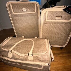 GUESS 3 piece luggage set